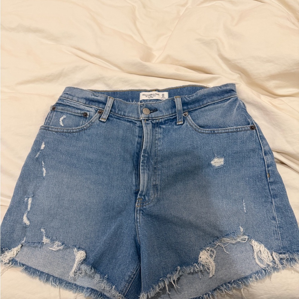 Abercrombie & Fitch 4-inch Mom Shorts